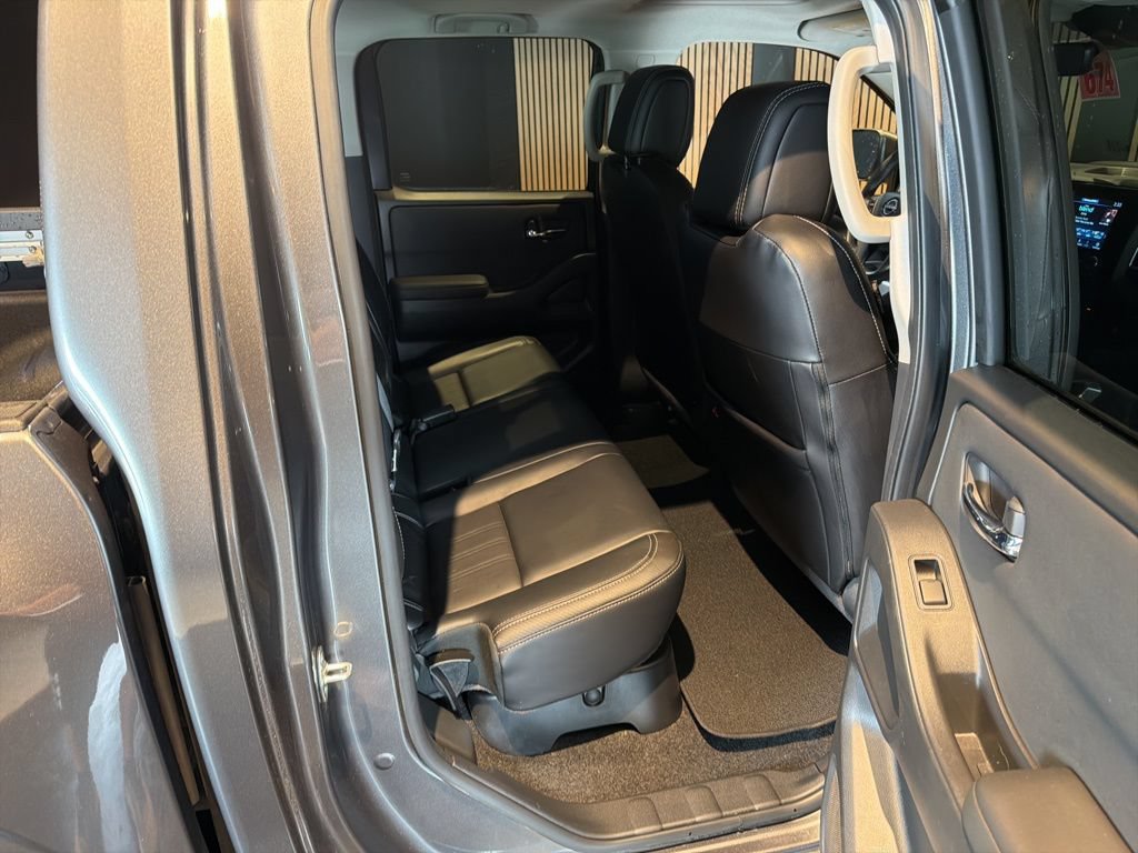 Used 2024 Nissan Frontier SL AWD/4WD image 10