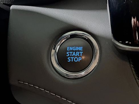 Used 2022 Toyota Highlander LE image 23