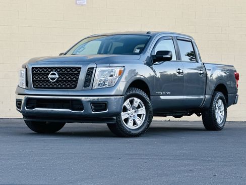 Used 2019 Nissan Titan SV AWD/4WD image 5