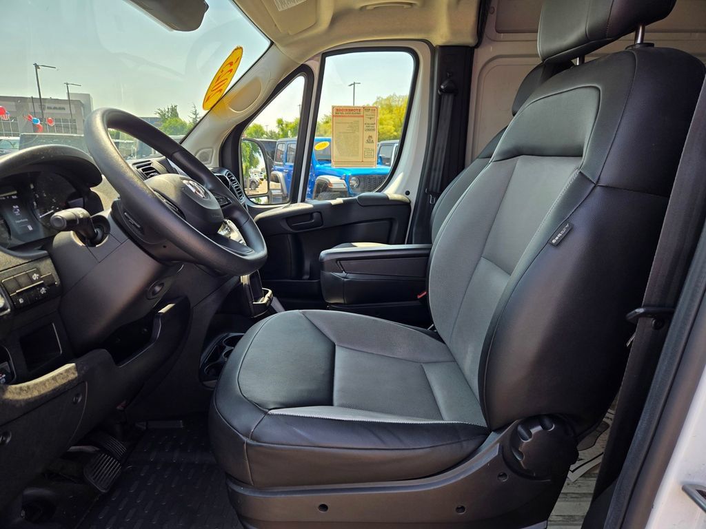 Used 2025 RAM ProMaster 2500 w/ Convenience Group FWD image 13