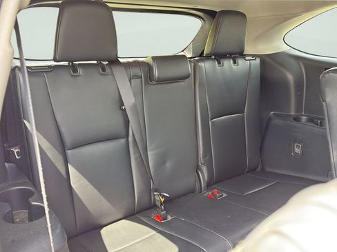 Used 2023 Toyota Highlander XLE AWD/4WD image 13