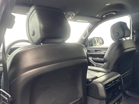 Used 2024 Jeep Wagoneer L Series II RWD image 35
