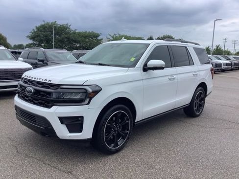 Used 2022 Ford Expedition Limited AWD/4WD image 1