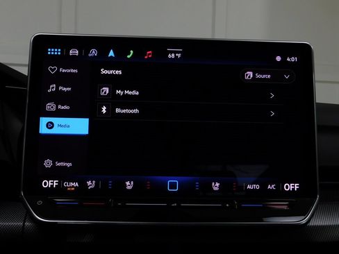 Used 2025 Volkswagen Golf image 70