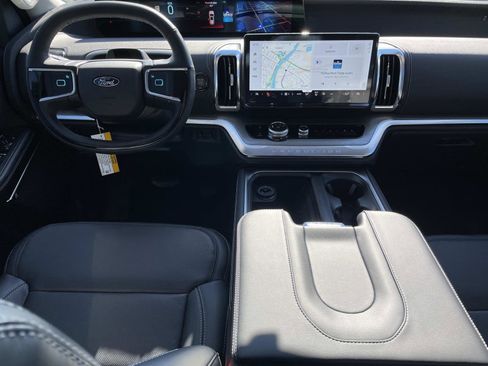 New 2025 Ford Expedition Platinum w/ Driver's Package image 9