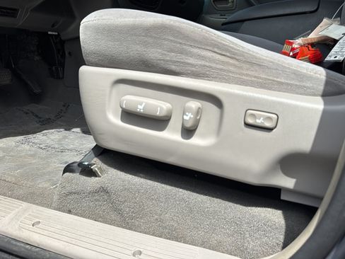 Used 2006 Toyota Sequoia SR5 RWD image 21