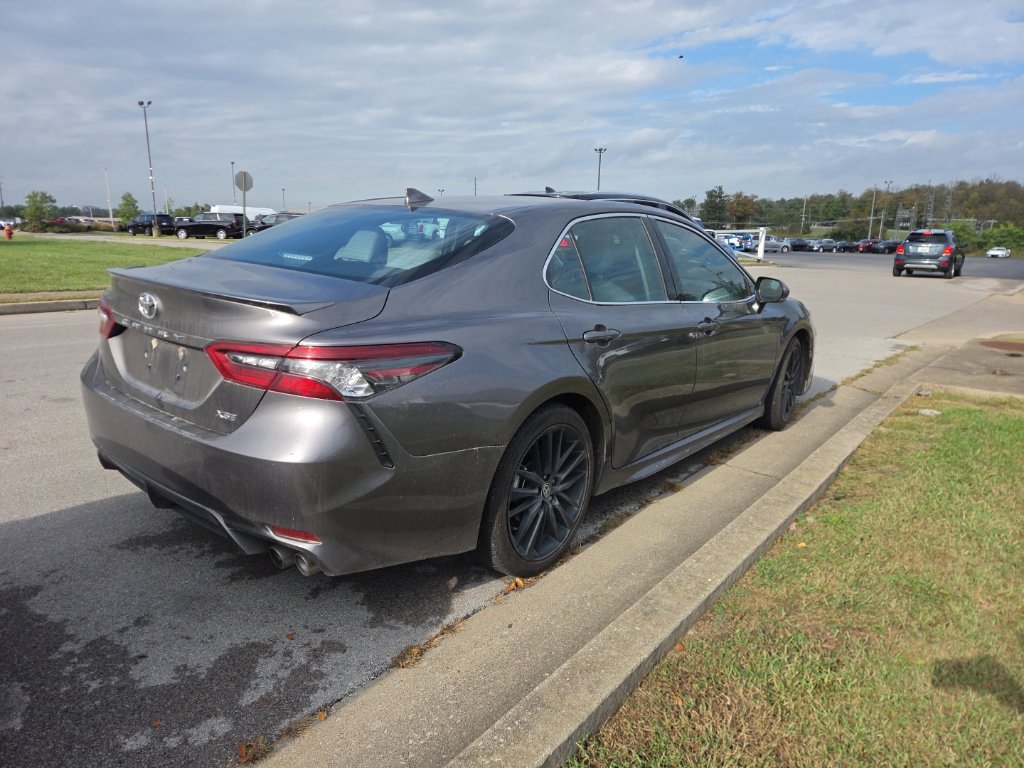 Used 2024 Toyota Camry XSE FWD image 3