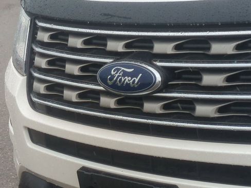 Used 2017 Ford Explorer XLT AWD/4WD image 12