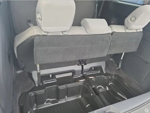 Used 2025 Toyota Sienna LE AWD/4WD image 8