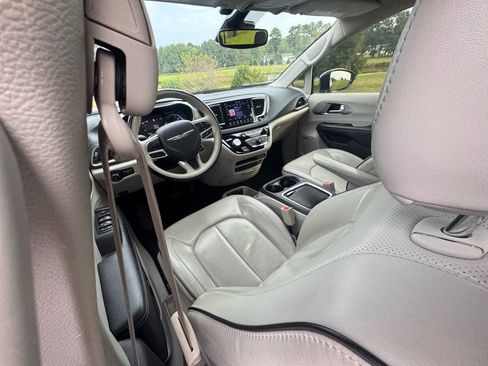 Used 2018 Chrysler Pacifica Limited w/ Advanced Safetytec Group image 15