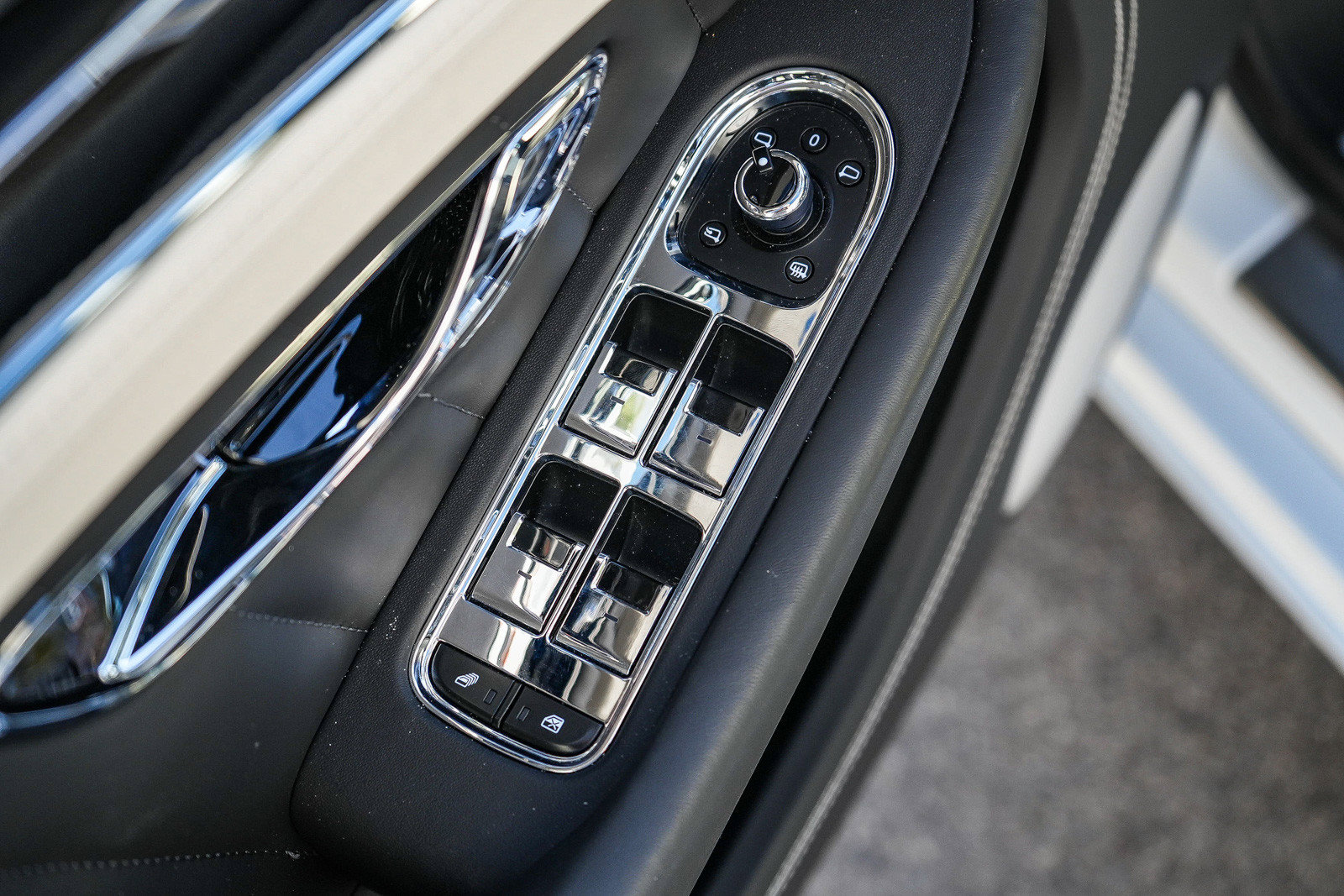 Used 2024 Bentley Continental GT V8 AWD/4WD image 25