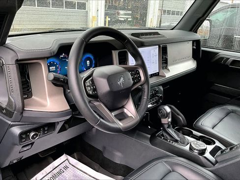 Certified 2025 Ford Bronco Outer Banks w/ Sasquatch Package AWD/4WD image 18