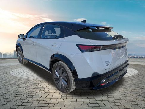 Used 2023 Nissan Ariya AWD image 7