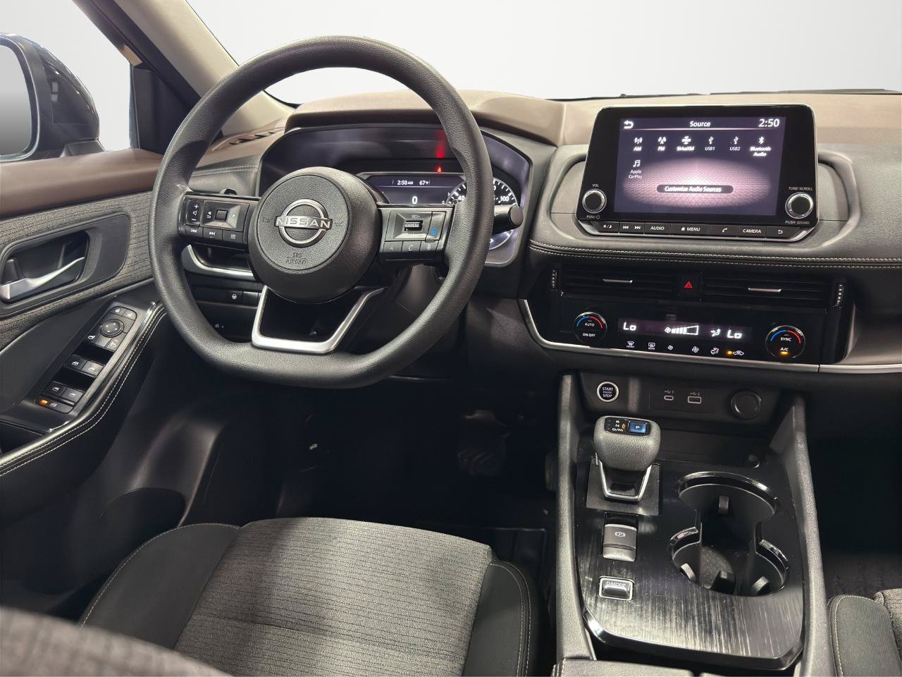 Used 2022 Nissan Rogue SV FWD image 13