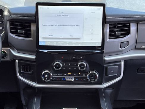 Used 2022 Ford Expedition XLT AWD/4WD image 15