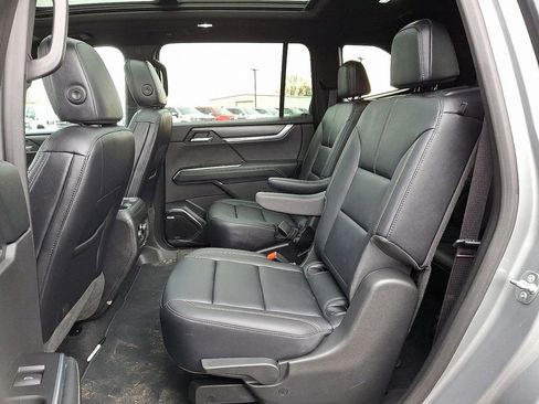 Used 2025 GMC Acadia Elevation w/ Elevation Premium Package image 11