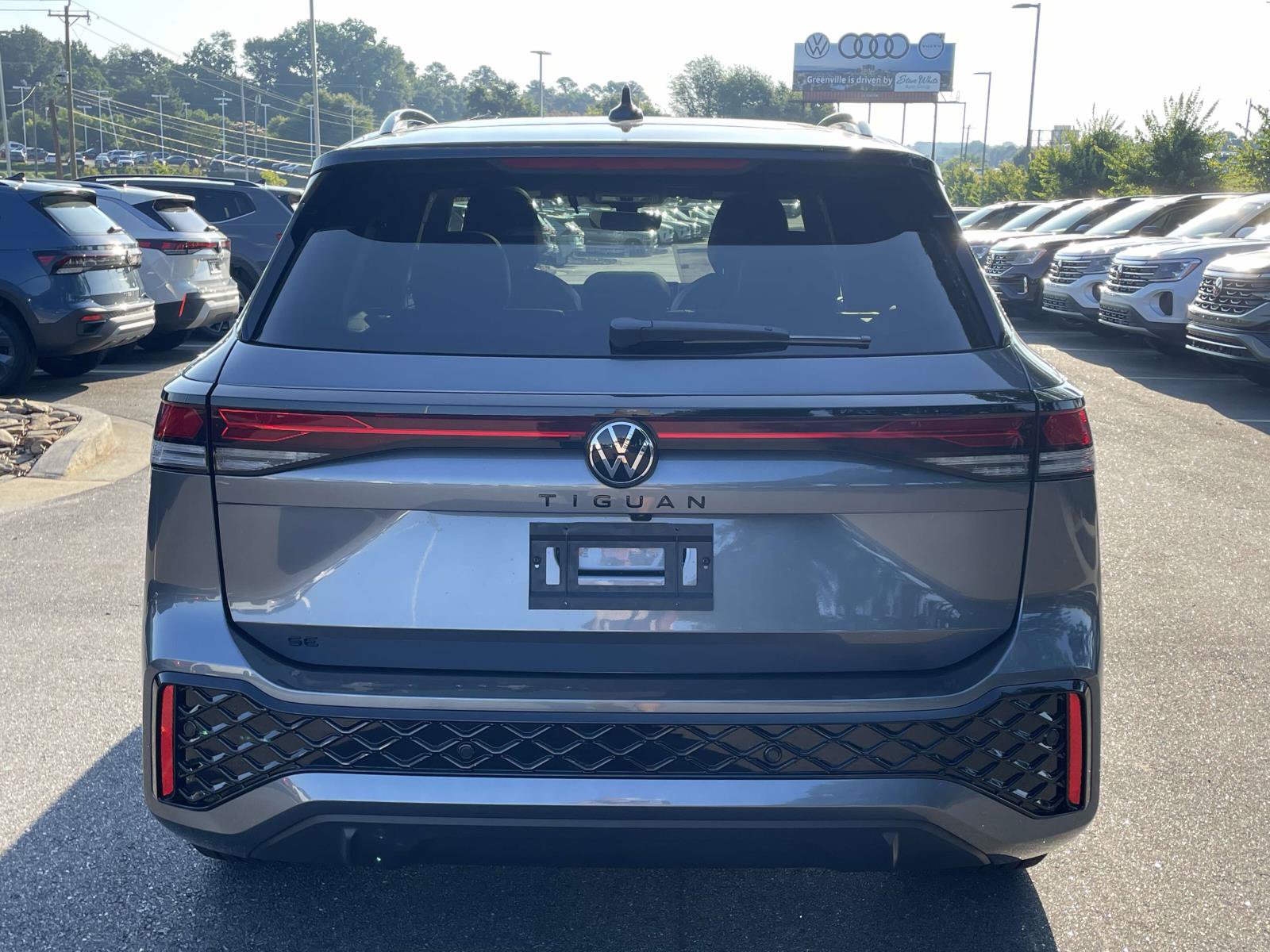 New 2026 Volkswagen Tiguan SE R-Line FWD image 6