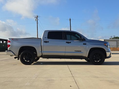 Used 2021 Toyota Tundra SR5 w/ SR5 Leather Package AWD/4WD image 6