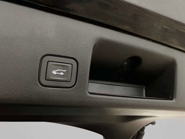 Used 2024 Chevrolet Equinox EV LT FWD image 9