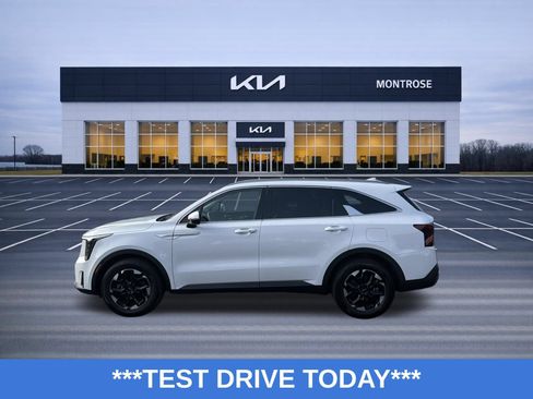 Used 2024 Kia Sorento S FWD image 12