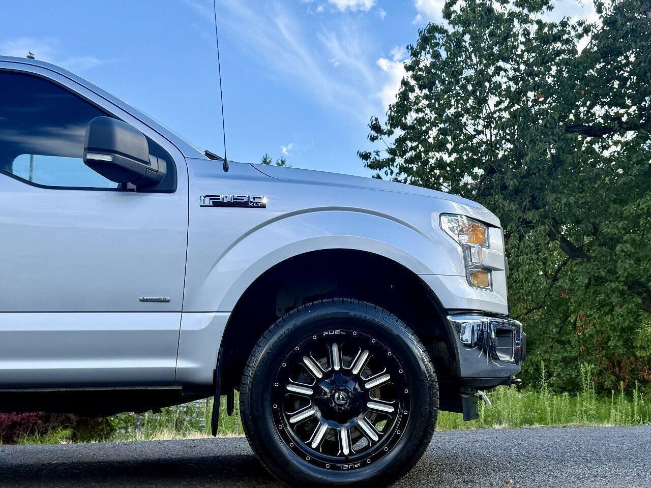 Used 2017 Ford F150 XLT w/ Equipment Group 301A Mid AWD/4WD image 3