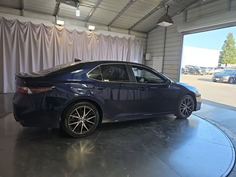 Used 2021 Toyota Camry SE w/ Carpet Mat Package (TMS) image 11