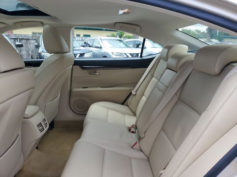 Used 2013 Lexus ES 350 4dr Sdn image 14