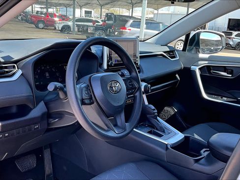 Used 2025 Toyota RAV4 XLE image 17