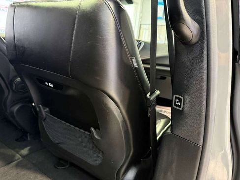 Used 2025 Chrysler Pacifica Limited image 39