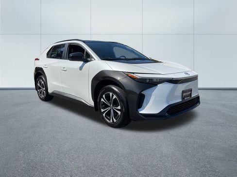 Used 2023 Toyota bZ4X XLE image 4