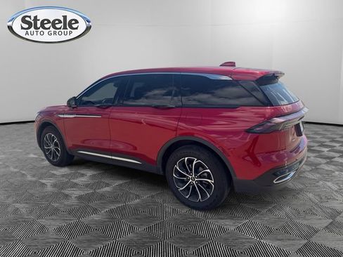 Used 2025 Lincoln Nautilus Premier AWD/4WD image 3