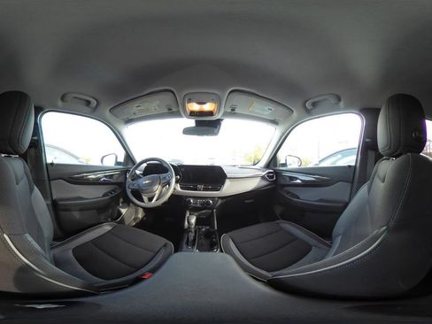 Used 2025 Chevrolet TrailBlazer LT FWD image 41