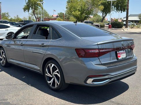 Used 2025 Volkswagen Jetta SEL FWD image 6