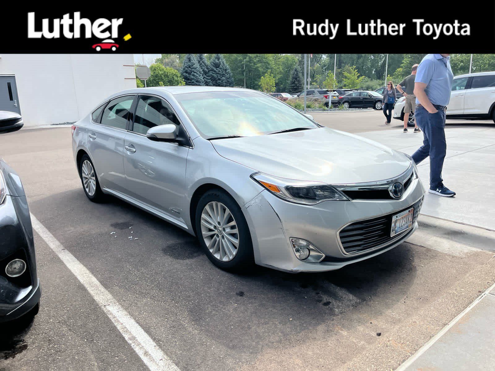 Used 2013 Toyota Avalon Limited w/ Technology Pkg FWD image 1