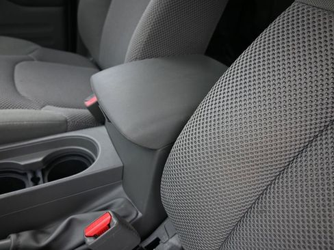 Used 2020 Nissan Frontier SV w/ Midnight Edition Floor Mats image 13