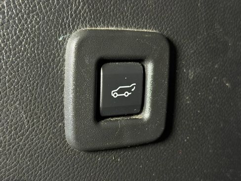 Used 2017 Ford Expedition Limited w/ Equipment Group 301A RWD image 17