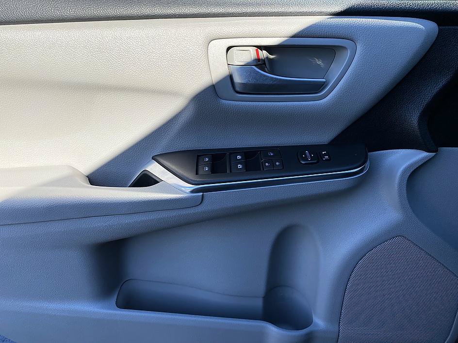 Used 2017 Toyota Camry LE FWD image 9