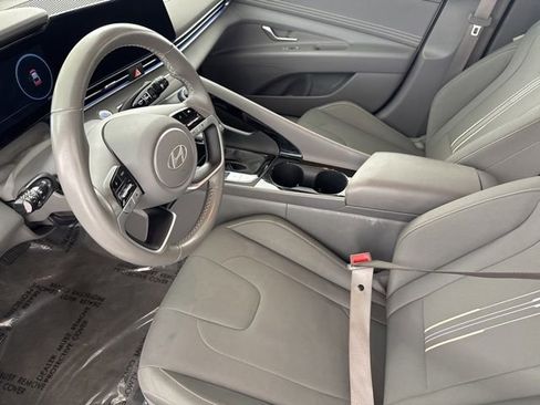 Used 2025 Hyundai Elantra SEL FWD image 24