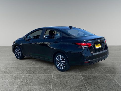 Used 2023 Nissan Versa SV FWD image 3