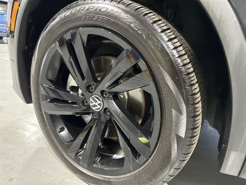 Certified 2024 Volkswagen Tiguan SE R-Line image 14