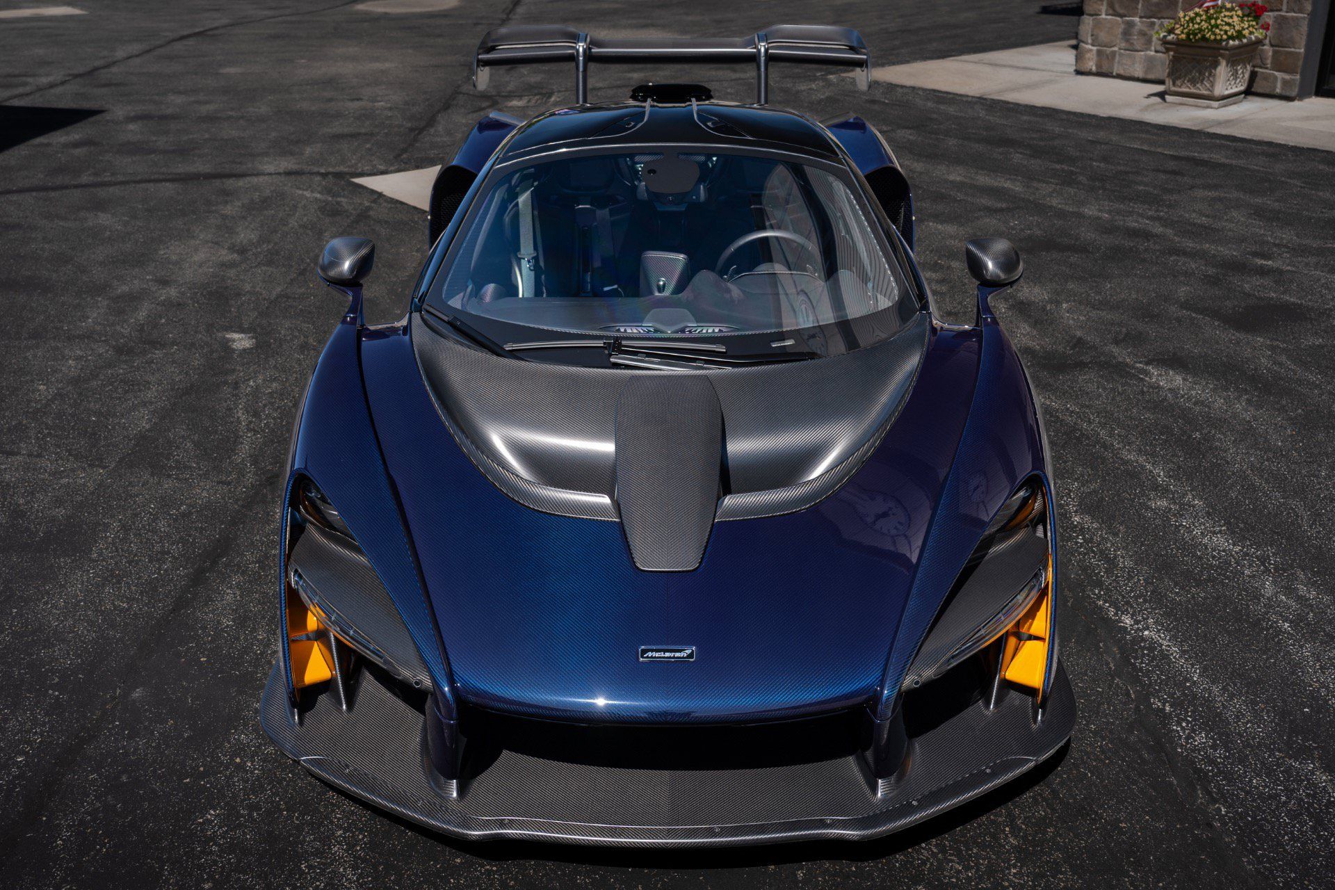 Used 2019 McLaren Senna RWD image 10