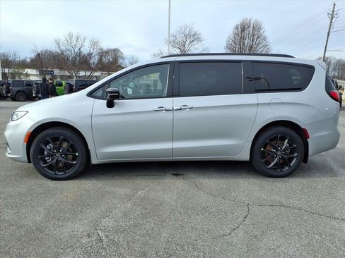 New 2026 Chrysler Pacifica Limited w/ S Appearance Package AWD/4WD image 6