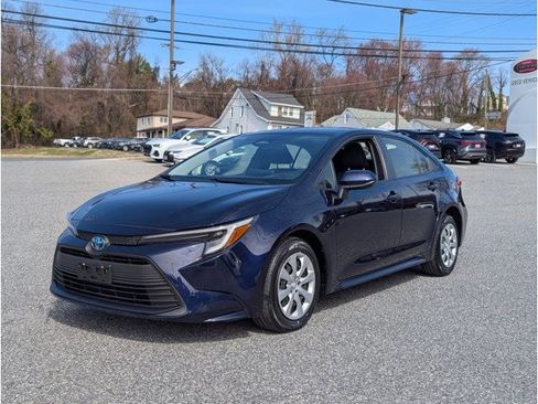 Used 2024 Toyota Corolla LE image 1