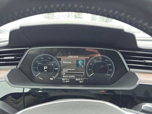 Used 2019 Audi e-tron Premium Plus image 26
