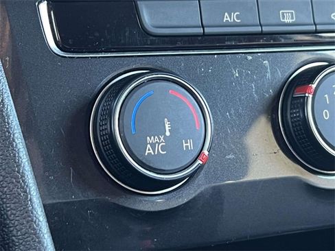 Used 2021 Volkswagen Tiguan S image 32