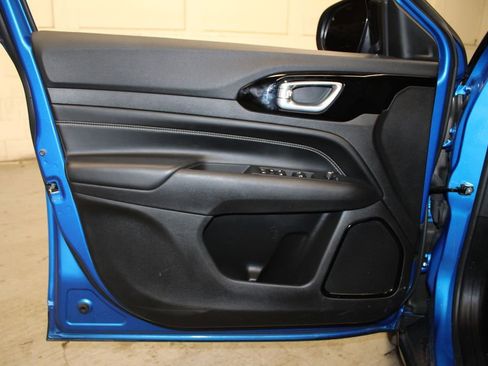 Used 2023 Jeep Compass Altitude w/ Convenience Group image 24