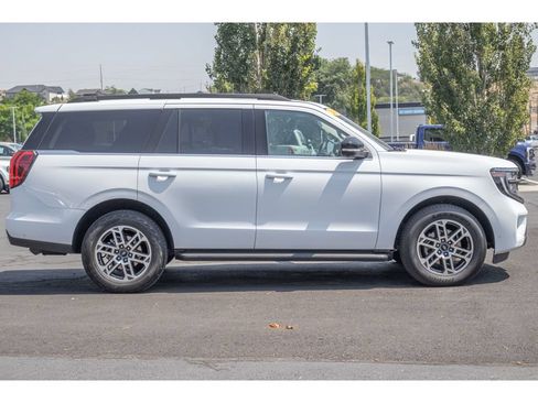 Used 2025 Ford Expedition Active AWD/4WD image 2