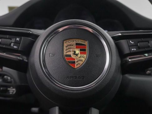 Used 2025 Porsche Macan image 27