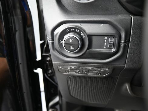 Used 2024 Jeep Gladiator Sport w/ Premium Package image 31