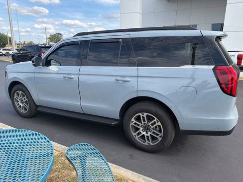 Used 2025 Ford Expedition Active RWD image 11